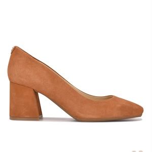 New Nine West Vibe 9x9 Block Heel in Mustard Seed Size 7.5